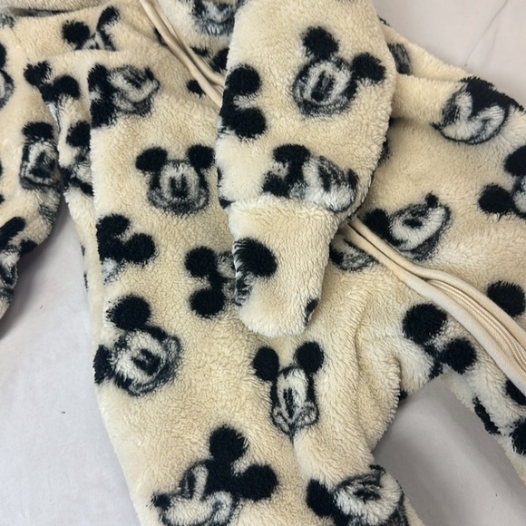 H&M X Disney - Mickey Mouse - plush convertible bunting bag. Size 9 mont… - Picture 4 of 7